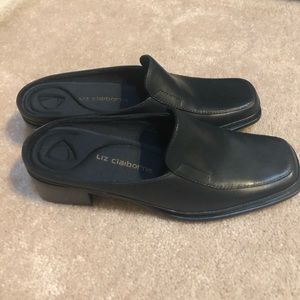 Liz Claiborne flex black leather low heel mules